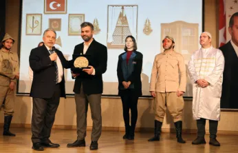 Mehmet Akif, Tiyatro ile Anıldı