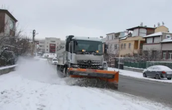 Melikgazi'de karla mücadele son hızla devam ediyor