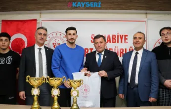 Müdür Kabakcı, 'Gençlerimizin yanında ve hizmetindeyiz'