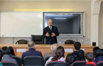 Öğretmen Başkan, gençlere tecrübelerini anlattı