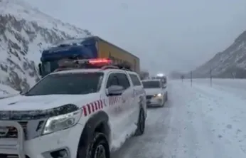 Sarız Dokuzdolambaç mevkiinde mahsur kalan vatandaşlar kurtarıldı