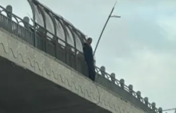 Sümer köprüsünde intihar girişiminde bulunan vatandaş ikna edildi
