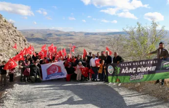 Talas Belediyesi'nden 29 Ekim'e Anlamlı Ağaç Dikme Etkinliği