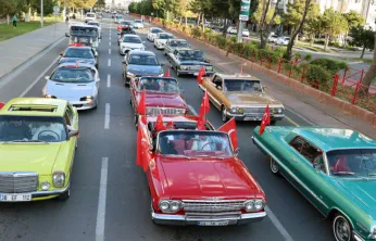 Talas'ta Kalasik Araçlarla 29 Ekim Turu