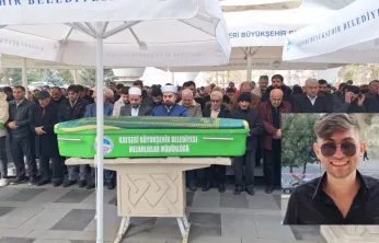 Trafik kazasında hayatını kaybeden 18 yaşındaki genç, son yolculuğuna uğurlandı