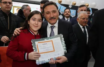 Vali Çiçek, 'Kayserili çocukların Türkiye'nin geleceğine damga vurması için el ele büyük bir mücadele veriyoruz'