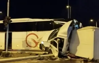 Yolcu otobüsüyle kamyonetin karıştığı kazada 5 kişi yaralandı
