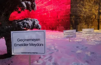 YRP, Cumhuriyet Meydanı'nı Emekliler Meydanı ilan etti