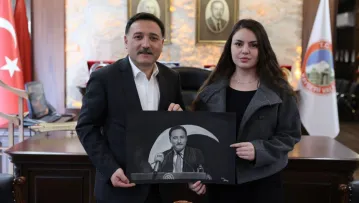 Genç ressamdan Vali Çiçek'e portre