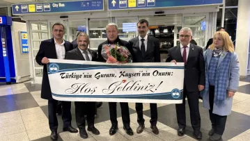 Hulusi Akar'dan Münih'te Kayserililere Teşekkür: 'Mesafeler Değişse de Gönül Bağımız Değişmiyor'