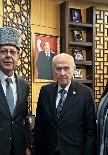 Bahçeli'ye Çerkes Kılıcı Şaşka Takdim Edildi: Oğuz Berk'ten 'Terörsüz Türkiye' Vurgusu