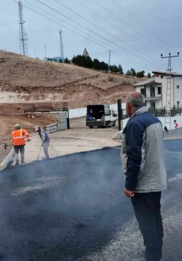 Kırsalda Altyapı Atılımı: Küpeli'ye 5.300 Ton Asfalt ile Yeni Yollar