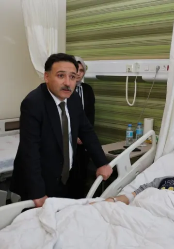 Vali Çiçek yaralı polisi ziyaret etti, Bakan Çiftçi ile görüntülü görüştü