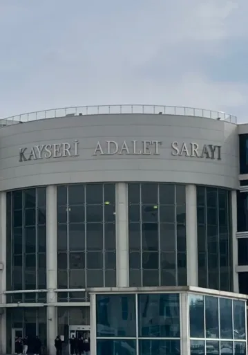 Yakınlarının evini kurşunlayan şahıs suçlamayı reddetti