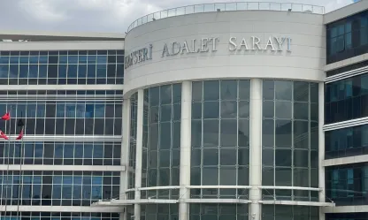 Kız arkadaşını 'yağmadan' yargılanan sanık suçlamayı reddetti