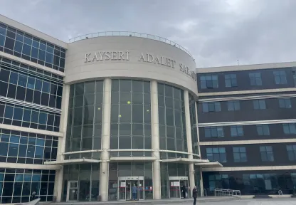 3 kişinin yaralandığı silahlı kavga nedeniyle açılan davaya devam edildi