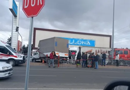 4 aracın karıştığı kazada 3 hafif yaralı