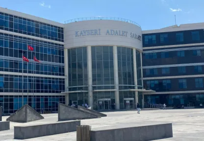 Annesine karşı yağma suçundan yargılanan sanık suçlamayı reddetti