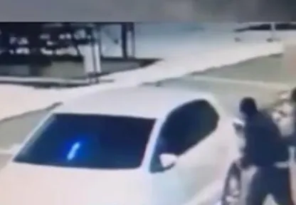 Dükkanın camlarını kıran ve bir aracın tekerlerini kesen 2 kişi yakalandı