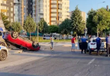 Havaalanı Yolunda Trafik Kazası: İki Sürücü Yaralandı