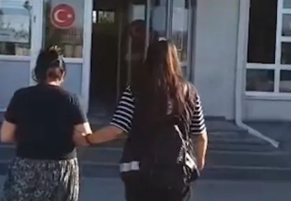 Hırsızlık suçundan aranan 60 yaşındaki kadın yakalandı