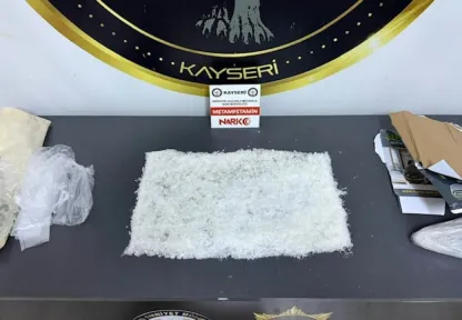 İller arası uyuşturucu ticareti yapan 3 kişi yakalandı