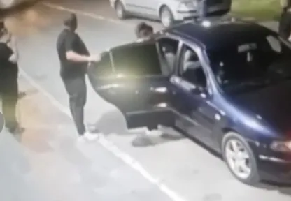 Parkta Borç Hesaplaşması: Bıçaklı Saldırı Kamerada