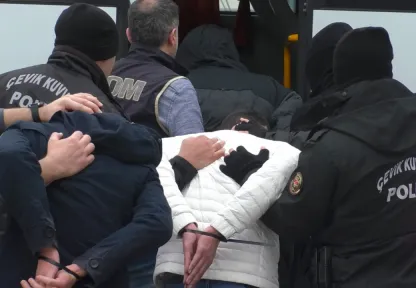 Şafak operasyonunda gözaltına alınan 9 şüpheli adliyeye sevk edildi