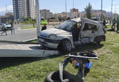 Ucube Kavşakta Feci Kaza: 3 kişi öldü 3 kişi yaralandı