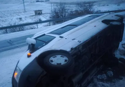 Yollarda buzlanma nedeniyle trafikte aksamalar meydana geldi