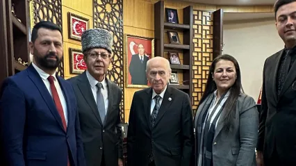 Bahçeli'ye Çerkes Kılıcı Şaşka Takdim Edildi: Oğuz Berk'ten 'Terörsüz Türkiye' Vurgusu