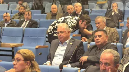 Büyükşehir meclisinde ulaşım zammı gerginliği: CHP'li üye red oyu verdi
