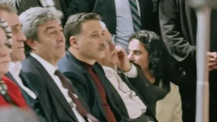 Halkın Valisi Gökmen Çiçek'ten Örnek Davranış: Programı sandalyede takip etti