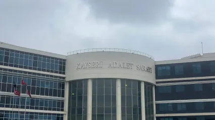 İki sanığın yağma ve hürriyeti tehdit suçundan yargılanmalarına başlandı