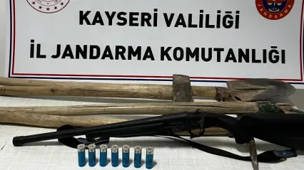 Jandarma ekipleri tarafından izinsiz kazı yapan 2 kişi yakalandı