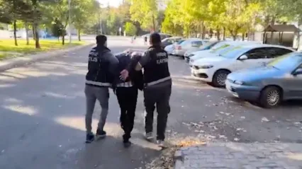 Uyuşturucu madde ticareti yapmak suçundan aranan firari yakalandı