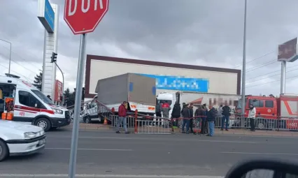 4 aracın karıştığı kazada 3 hafif yaralı