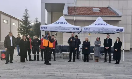 AFAD, öğrencilerle deprem tatbikatı gerçekleştirdi