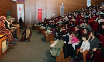 Başkan Amca'dan Çocuklara Karne Hediyesi Tiyatro Şöleni