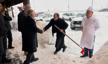 Başkan Büyükkılıç'tan milyonları ağırlayan Erciyes Kayak Merkezi esnafına ziyaret