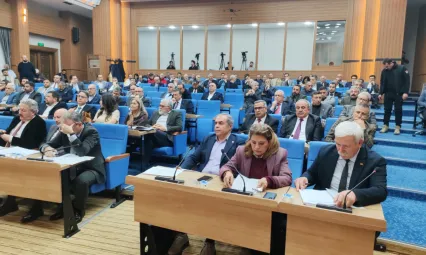 Büyükşehir Meclisi'nde emeklilere et ve ekmek yardım önergesi gerginliği