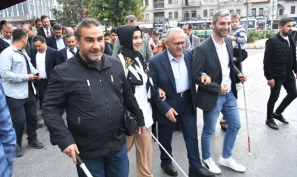 Engelli Bireylere Özel Hizmet Vurgusu: Başkan Büyükkılıç'tan Anlamlı Mesaj