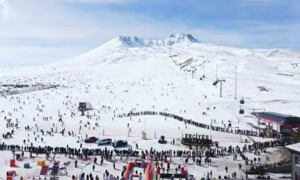 Erciyes Kayak Merkezi 2 buçuk ayda 2 milyon kişiyi ağırladı