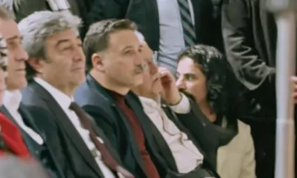 Halkın Valisi Gökmen Çiçek'ten Örnek Davranış: Programı sandalyede takip etti