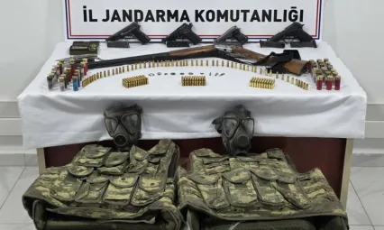 Jandarmadan cephanelik gibi eve baskın