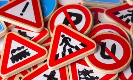 Lüzumsuz Trafik Levhaları Kaldırıldı