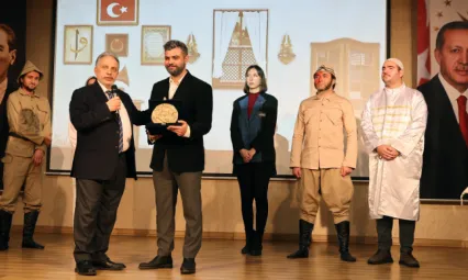 Mehmet Akif, Tiyatro ile Anıldı