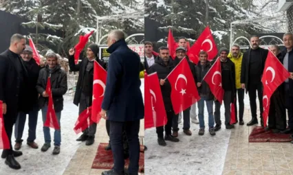 MHP Talas'tan Anlamlı Etkinlik: İlçenin her köşesi Albayrakla donatıldı