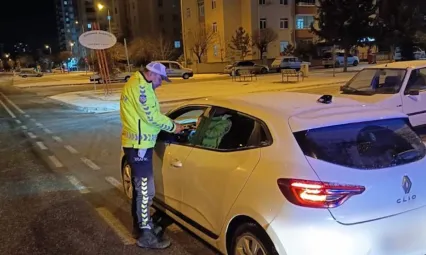 Polis ekiplerinden makas atma ve kırmızı Işık ihlallerine ceza