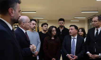 Kayseri Şehir Hastanesinde Kitap Kokusu: Türkiye'de Bir İlk